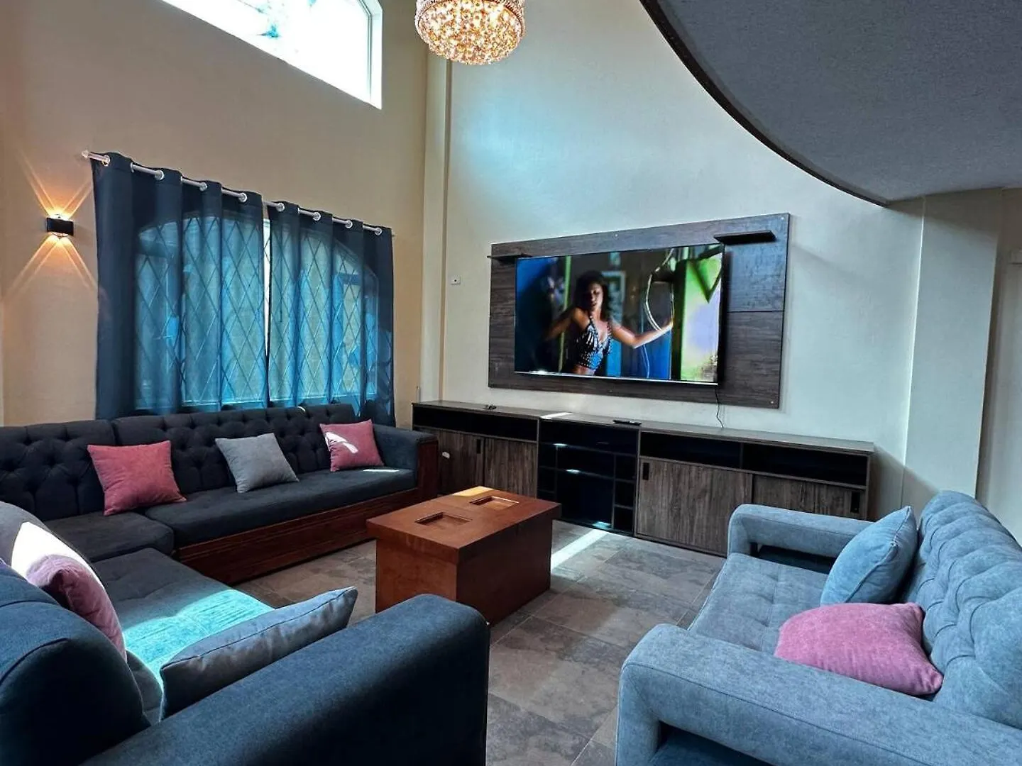 Villa Lujosa Casa Cerca Del Aeropuerto En Tumbaco, En Quito Ferienhaus